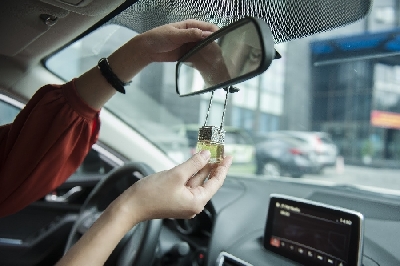 Các cách khử mùi xe ôtô nhanh nhất với chi phí thấp - ngoài đường cũng chiếm phần lớn. Nhưng Máy khử mùi ozone công nghiệp không phải ai cũng biết cách khử mùi ô tô hiệu quả nhanh và chi phí thấp.

Nhiều người mới sử dụng xe thường dùng những c�