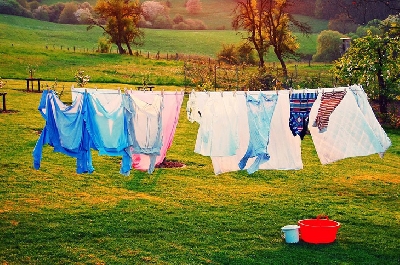 Giúp bạn giặt và làm cho quần áo của bạn khô nhanh hơn - ôi gây ảnh hưởng xấu tới sức khỏe. Vài mẹo vặt dưới đây sẽ giúp bạn giặt và làm cho quần áo của bạn khô nhanh hơn trong thời tiết này.

1. Khi giặt quần áo cần lưu ý
Thời điểm giặt qu