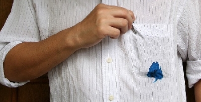 Gợi ý cho bạn một số cách để loại bỏ các vết bẩn do mực - hiếc áo trắng tinh khôi lại bị “lem” bởi những mực và rất khó khăn để giặt sạch theo cách thông thường. Bài viết dưới đây sẽ gợi ý cho bạn một số cách để loại bỏ các vết bẩn do Máy