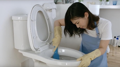 Máy khử mùi hôi nhà vệ sinh giúp nhanh chóng đánh bay các mùi hôi -  máy khử mùi ozone tất cả mọi người nói chung. Nhà vệ sinh thường là nơi chứa rất nhiều mùi hôi và thậm chí là vi khuẩn gây bệnh nên việc vệ sinh sạch sẽ và sử dụng các loại máy khử mùi hô