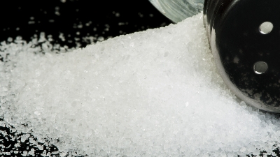 Mọi người đã biết cách lựa chọn và sử dụng muối ăn - ��ng muối ăn sao cho đúng và an toàn chưa?
Công dụng của muối ăn

- Muối là một loại khoáng chất quan trọng, cần thiết cho sự phát triển của cơ thể con người. Bổ sung muối cho cơ thể sẽ giúp n