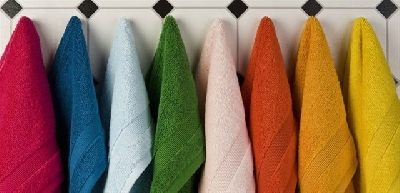 Những việc làm với khăn tắm vô tình sẽ gây hại cho da -  trên khăn, Máy khử mùi khách sạn sử dụng nước xả vải kém chất lượng. Tất cả những việc làm này sẽ khiến khăn nhanh hỏng đấy.

Giặt khăn tắm qua loa
- Khăn tắm là một trong những vật d�